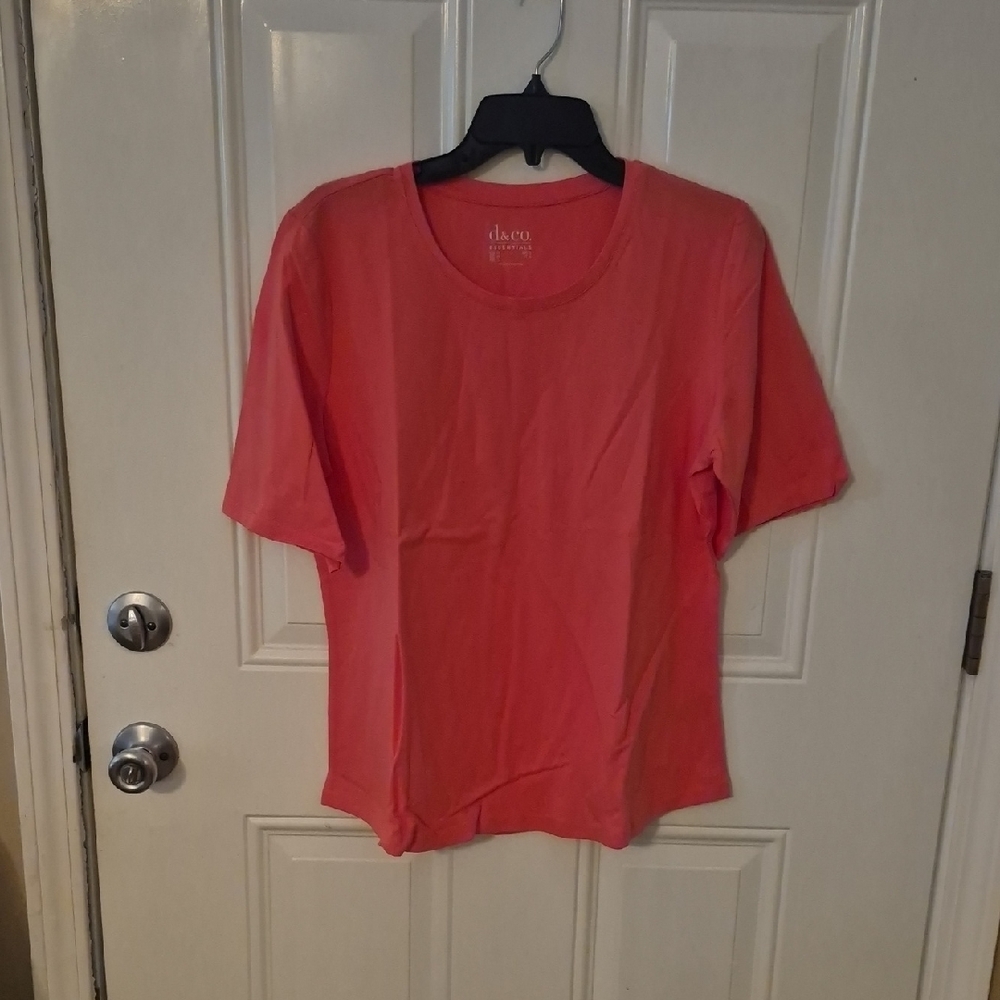D & CO Women's Coral Short Sleeve Tee